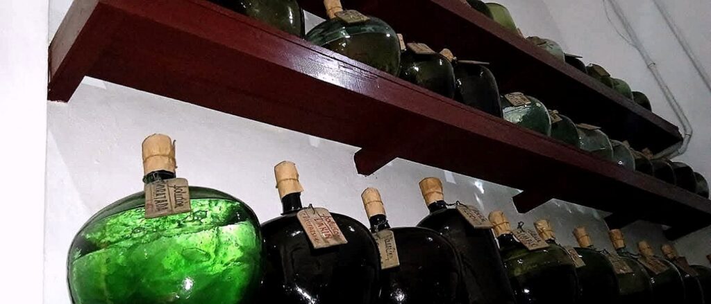 carrafes-triolet-vacef-matanzas.jpg elixirs-triolet-vacef-matanzas-cuba