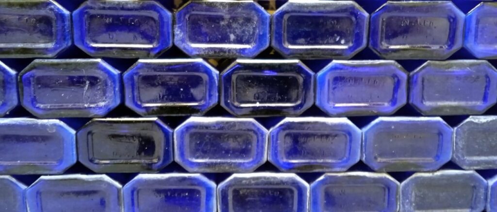 vieille-bouteilles-triolet-matanzas-vacef.jpg vueilles-bouteilles-pharmacie-française-vacef