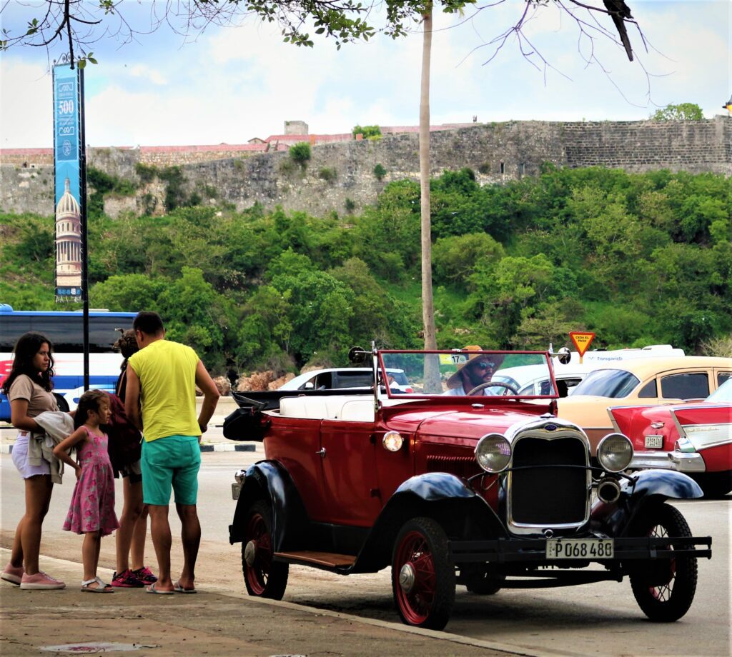 cabriolet_rouge Vieille voiture à Cuba