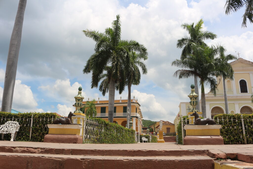 plaza_mayor_trinidad_vacef_cuba Plaza Mayor de Trinidad, Cuba