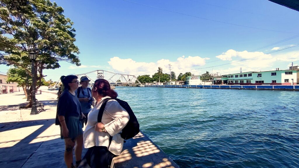 Promenade en bord du fleuve à Matanzas